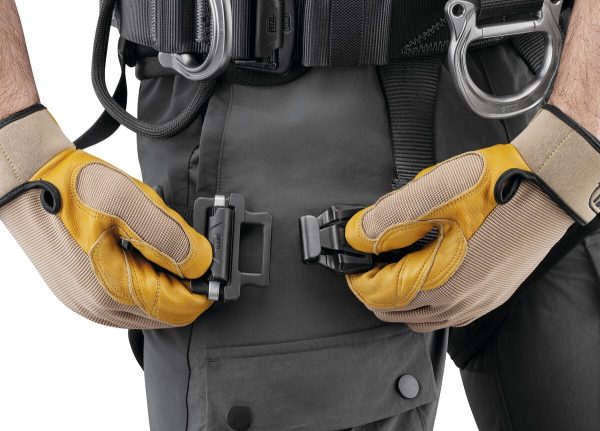 Petzl® Gurt AVAO® FAST europäische Ausführung – Bild 2